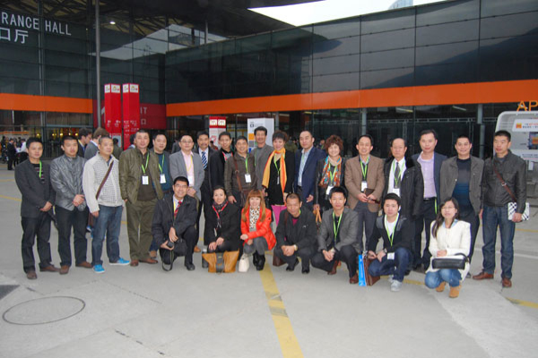 我司參觀考察團(tuán)在2013上海R+T展會(huì)合影